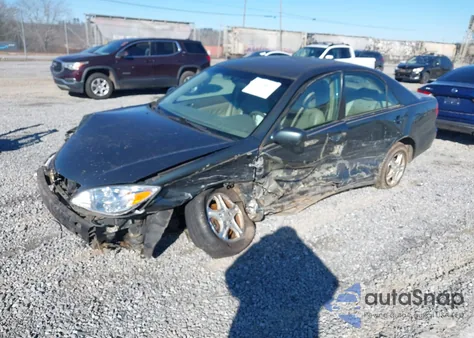 2004 Toyota Camry Le z USA, uszkodzony, nr VIN 4T1BE32K34U380844
